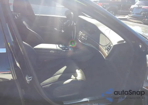 2015 Mercedes-Benz S 550 4Matic z USA, uszkodzony, nr VIN WDDUG8FB2FA086652